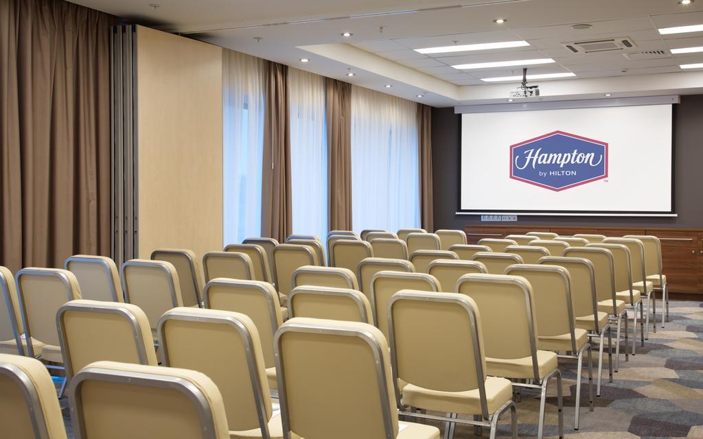Hampton By Hilton Minsk City Centre Extérieur photo