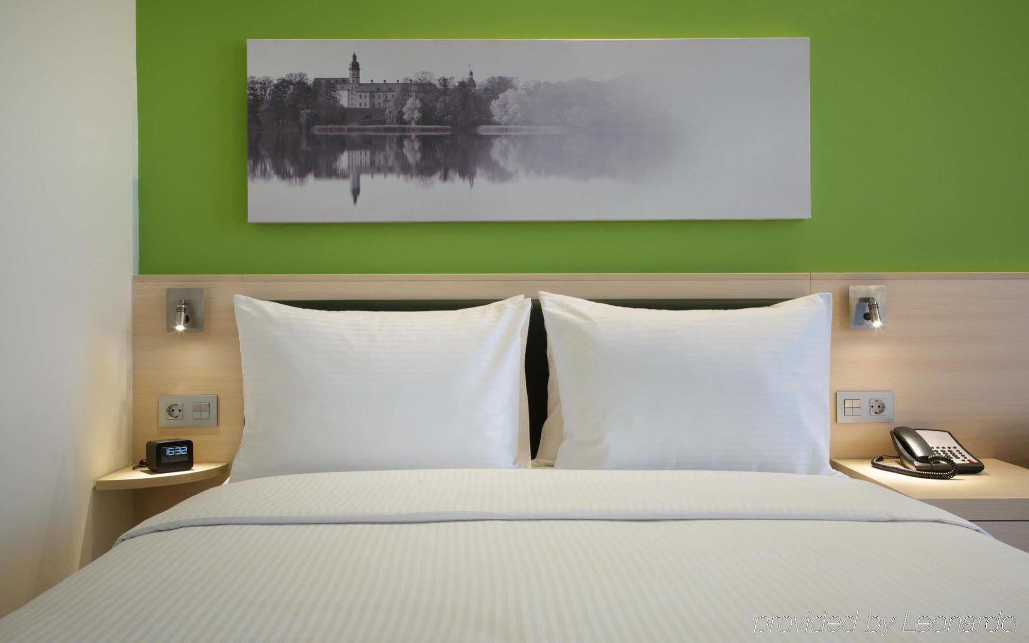 Hampton By Hilton Minsk City Centre Extérieur photo