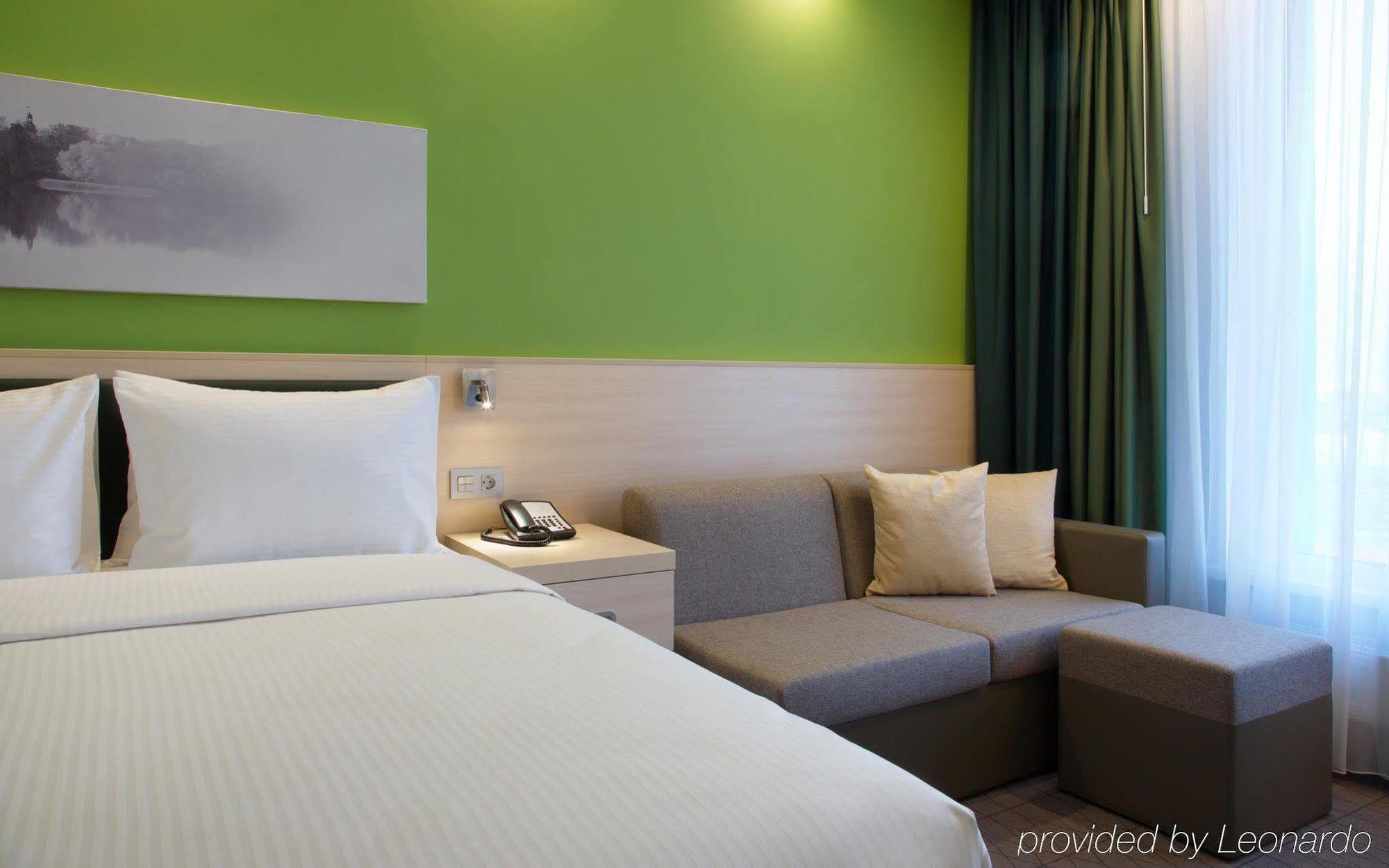 Hampton By Hilton Minsk City Centre Extérieur photo