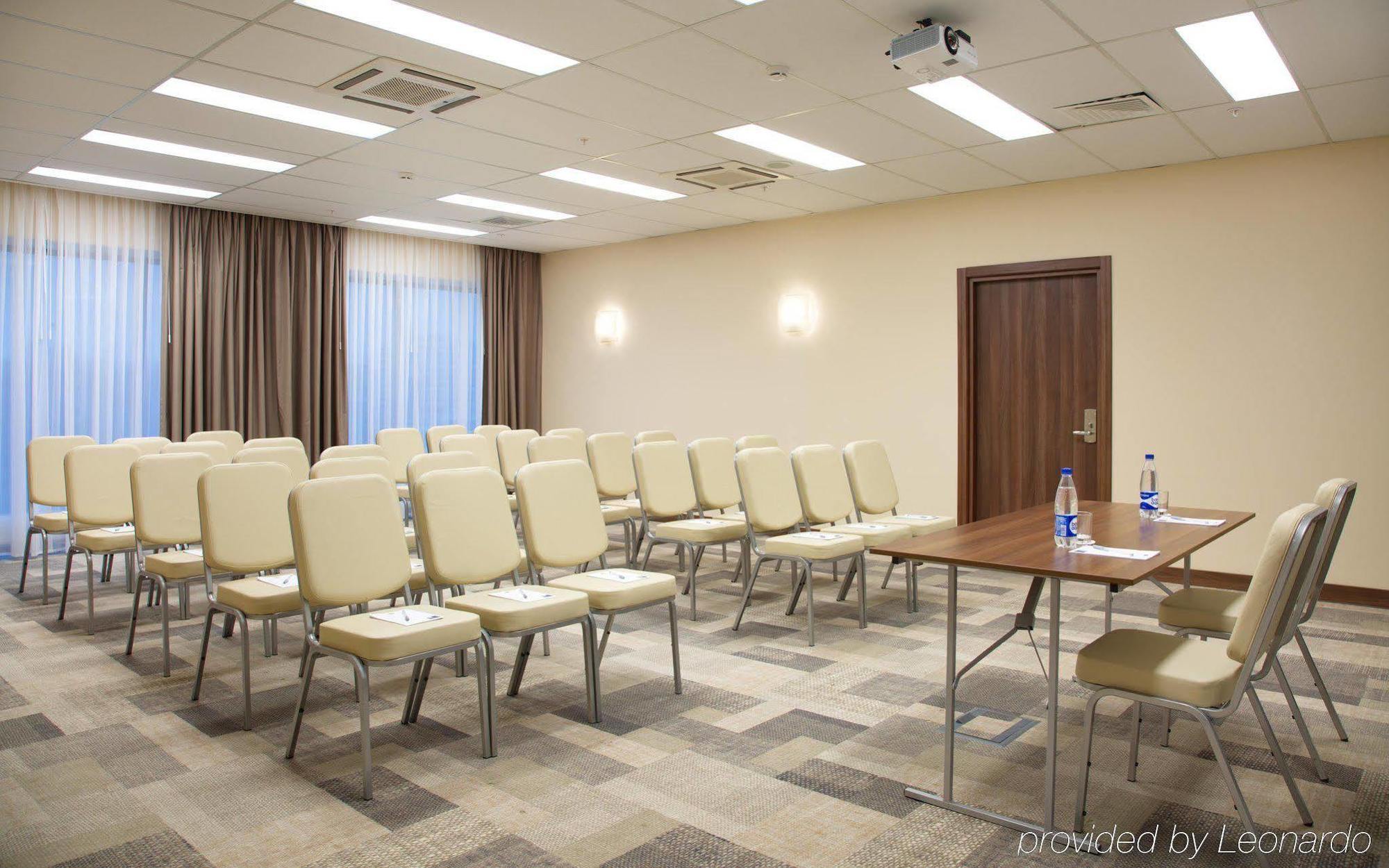 Hampton By Hilton Minsk City Centre Extérieur photo