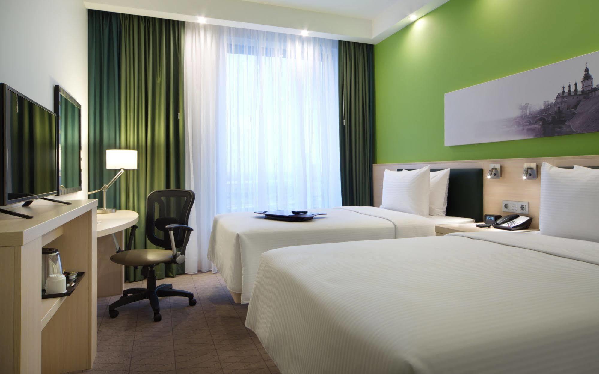 Hampton By Hilton Minsk City Centre Extérieur photo